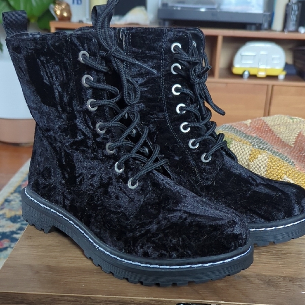Black Velvet Lace-Up Women's Boots